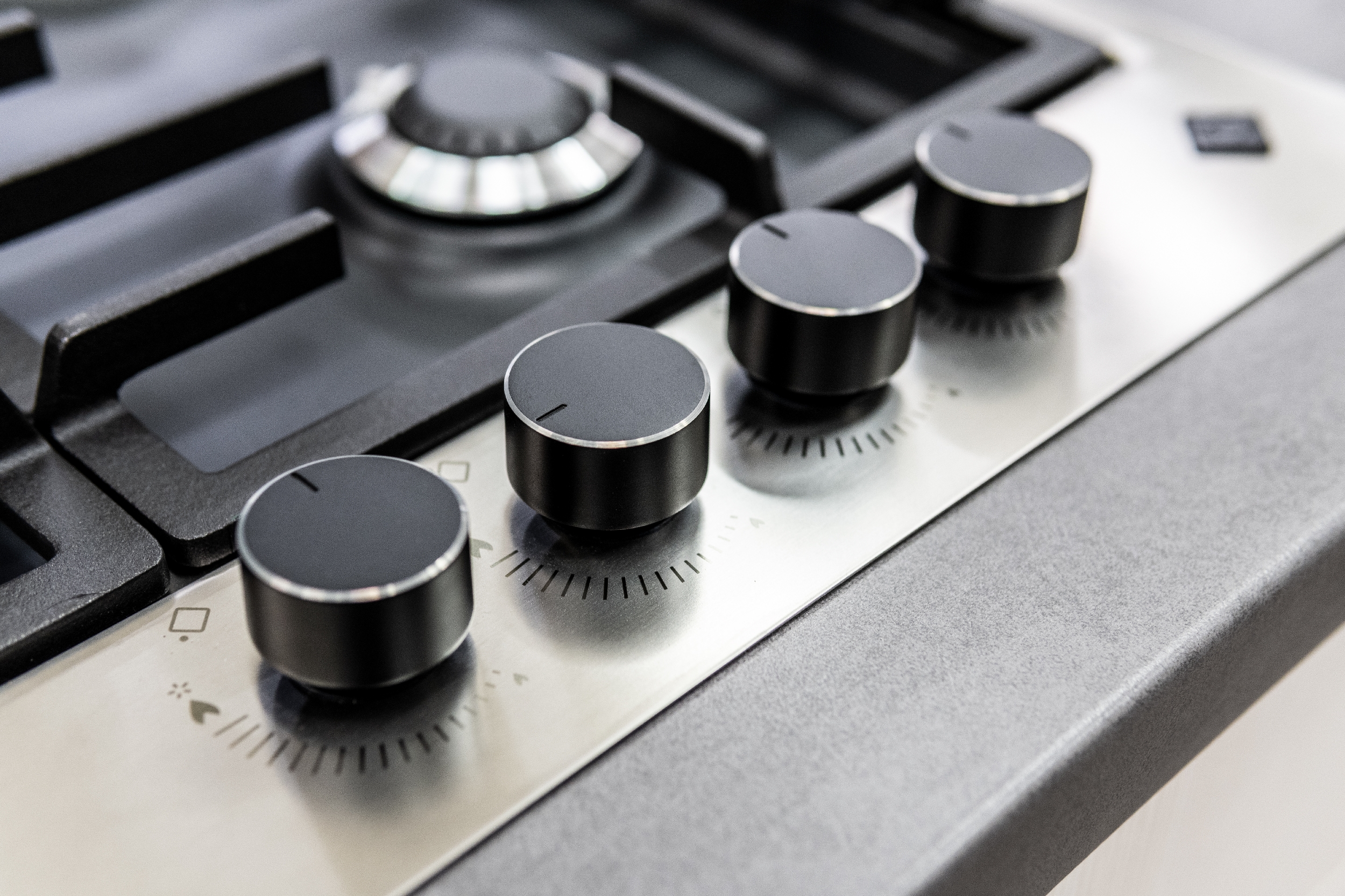 Detail plynové varné desky De Dietrich DPE4620XF