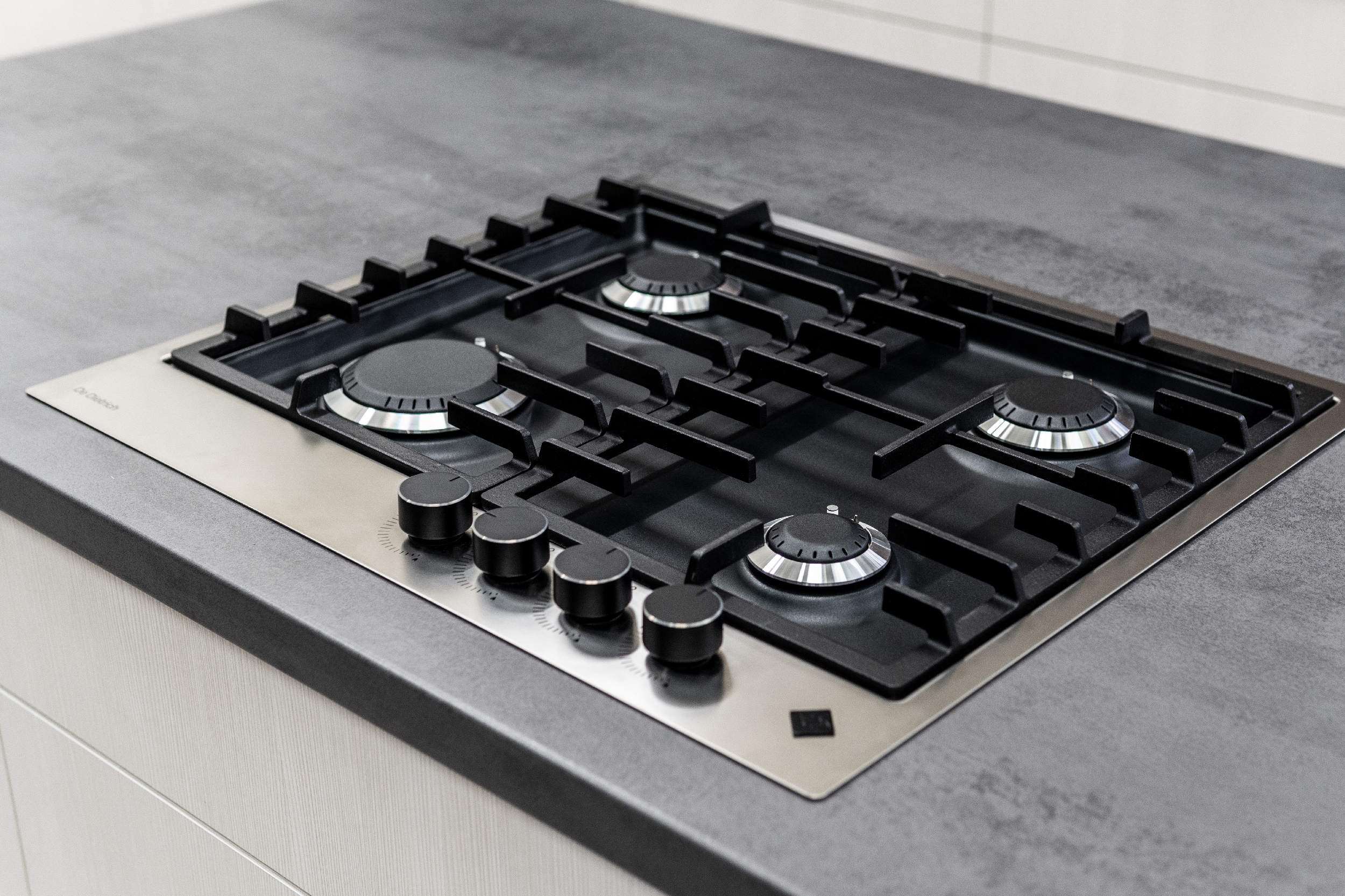 Litinové hořáky plynové varné desky De Dietrich DPE4620XF